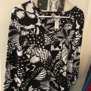 Chico’s black & white print v-neck pullover top, size 2